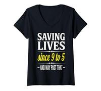 Mujer Salvando Vidas Desde 9 a 5 y Mucho más allá de eso - Funny Nurse Camiseta Cuello V