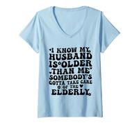 Mujer Sé Que mi Esposo es Mayor Alguien Tiene Que cuidarse Camiseta Cuello V