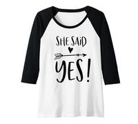Mujer She Said Yes Heart Flecha Fiesta Nupcial Camiseta Manga Raglan