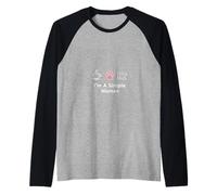 Mujer simple ama las mascotas de café y la máquina de coser Camiseta Manga Raglan