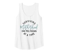 Mujer Sobreviviendo a la Maternidad Una Crisis a la Vez Humor Divertido Mamá Camiseta sin Mangas