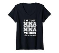 Mujer Solo soy Nina aquí haciendo cosas impresionantes de Nina Camiseta Cuello V