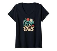 Mujer Stitch & Chill Knitting Sewing Craft Hobby Coffee Lover Camiseta Cuello V