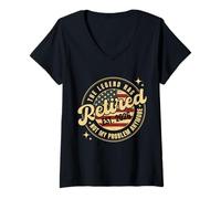 Mujer The Legend Has Retired 2026 Not My Problem Anymore Bandera de Estados Unidos Camiseta Cuello V