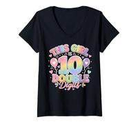 Mujer This Girl Is 10 con Cita gráfica de Doble dígito, arcoíris Pastel Camiseta Cuello V