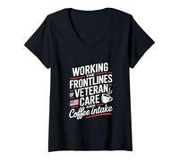 Mujer Trabajando en la primera línea del cuidado de veteranos y la enfermera de VA de café Camiseta Cuello V