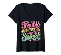 Mujer Trouble Never Looked So Sweet Playful Charm Vibes - Camiseta Cuello V
