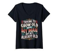 Mujer Trying To Grow Old with My Man But He's Already Old - Camiseta Cuello V