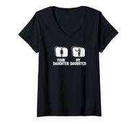 Mujer Tu hija, mi hija, papá, mamá, mesera orgullosa y divertida Camiseta Cuello V
