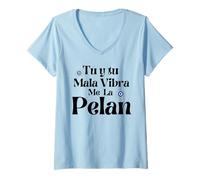 Mujer Tu y Tu Mala Vibra Me La Pelan Mexicans Badass Chingona Camiseta Cuello V