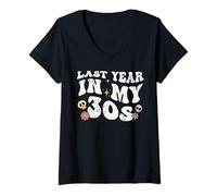 Mujer Último año en mis 30, Regalos Divertidos de cumpleaños, gótico de los años Treinta Camiseta Cuello V