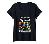 Mujer Un Gran Pedazo de mi corazón Tiene Autismo y él es mi Hijo Camiseta Cuello V