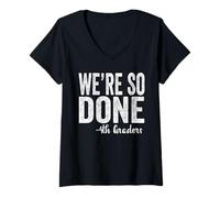 Mujer We are So Done 4th Graders Shirt Fourth Grad 2025 Graduation Camiseta Cuello V