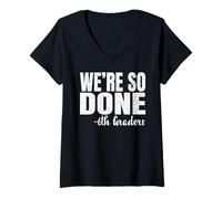 Mujer We are So Done 6th Graders Shirt Sixth Grade 2025 Graduation Camiseta Cuello V