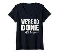 Mujer We are So Done 6th Graders Shirt Sixth Grade 2025 Graduation Camiseta Cuello V