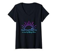 Mujer We Rise by Lifting Others Divertido Cristiano para Hombre y Mujer Camiseta Cuello V