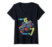 Mujer Yo tenía Seis Ahora Tengo Siete Monster Truck 67 Meme 7 cumpleaños Camiseta Cuello V