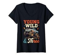 Mujer Young Wild and Three Funny Monster Truck 3er Cumpleaños Camiseta Cuello V