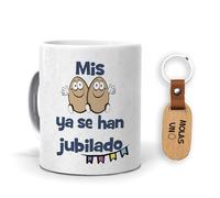mundohuevo: Taza y llavero molas jubilado. Mis huevos se han jubilado. Llavero madera natural. Haz un regalo único