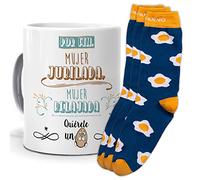mundohuevo Taza y trio de calcetines, originales y personalizados. Por fin mujer jubilada, mujer relajada. 1 calcetin gratis por el que se te pierde