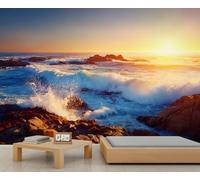 Mural espectacular de un atardecer costero con olas rompiendo y una escena costera rocosa, ideal para salas de estar y dormitorios. 300x210cm (No es autoadhesivo)