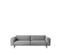Muuto Sofá Rest 3 plazas tela steelcut trio ii 133 light grey. patas de roble
