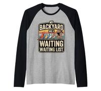My Backyard Has A Waiting List pájaros jardín Humor Camiseta Manga Raglan