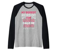 My Biggest Reason For Living Calls Me Mom Día de la Madre Mamá Camiseta Manga Raglan