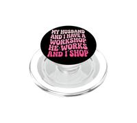 My Husband and I Have A Workshop He Works and I Shop PopSockets PopGrip para MagSafe