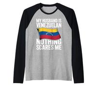 My Husband Is Venezuelan Nothing Scares Me Camiseta Manga Raglan
