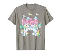 My Little Pony Ponies Pose Together Infront of Pink Castle Camiseta