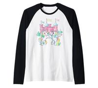 My Little Pony Ponies Pose Together Infront of Pink Castle Camiseta Manga Raglan
