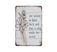 NAMEY Letrero de metal retro con texto en inglés "She Talked to God Daily and That is What Made Her Lovely - Cartel de metal vintage para decoración de pared, decoración divertida para bar, pub