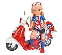 Nancy - Un día de Moto en Londres, la muñeca Incluye Scooter roja con Ruedas móviles y Espacio para Guardar pequeños Accesorios, Casco, Gafas y Pegatinas para Personalizar, Famosa (700013860)