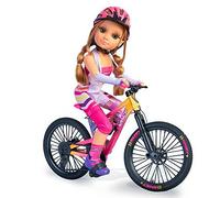 Nancy - Un día de Mountain Bike, muñeca articulada con Outfit de Ciclista, complementos y Accesorios, Bicicleta Que se Mueve, Set de Juguete para niñas y niños a Partir de 3 años, Famosa (700017339)
