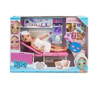 Nancy - Un día de SPA, muñeca con Toalla y Tumbona de SPA, Set para Hacer mascarillas, Maquillaje de Purpurina y Accesorios de Belleza, para niñas y niños a Partir de 3 años, Famosa, (NAC37000)