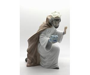NAO Figura de Navidad para el Nacimiento Rey Melchor con Cofre de Porcelana. Figura Decorativa para Belén de Navidad de Melchor uno de los Tres Reyes Magos