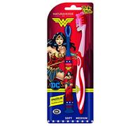 Naturaverde Kids - Warner Bros Wonder Woman - Juego de cepillos de dientes Mini-Me, 1 cepillo de dientes adulto y 1 cepillo de dientes para niño, juego de cepillos de dientes divertidos