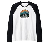Nature Is My Therapy Mountains Hiking Outdoors Graphic Camiseta Manga Raglan