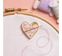 Needle Minder - Corazón valiente y fuerte para punto de cruz, costura, bordado y accesorios de costura, esmalte y magnético