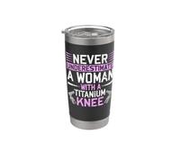 Never Underestimate A Woman With A Titanium Knee Replacement Vaso térmico de acero inoxidable de doble pared