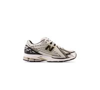 Zapatillas New Balance 1906R Plata