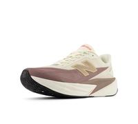 NEW BALANCE Fuelcell Rebel V5 - Hombre - Beige / Violeta - talla 45 1/2- modelo 2025