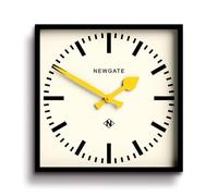 NEWGATE® Number Five Reloj de Pared | Reloj de estación Moderno de inspiración Retro Cuadrada | 40cm | Negro con Manos Amarillas | Estilo de Mediados de Siglo para Cocina, salón u Oficina