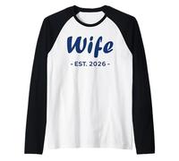 Newlywed Marriage Quote Minimalist Simple Wife EST 2026 Camiseta Manga Raglan