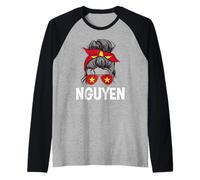 Nguyen Girl Messy Bun Nguyen Woman Bandera de Vietnam Camiseta Manga Raglan