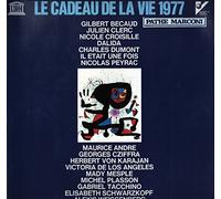 Nicolas Peyrac - Le Cadeau de la Vie 1977 (Vinyle, 33 tours LP 12" - Pathé Marconi / EMI 83.540) Nicolas Peyrac : Marilyn - Nicole Croisille : Une femme avec toi - Gilbert Bécaud : Le Rhône - Il était une fois : tourne la page - Julien Clerc : Le coeur trop grand pour moi - Charles Dumont : Elle - Dalida : Il y a toujours une chanson - Maria Teresa de Noronha : Fado portugais, « vos yeux » - Elisabeth Schwarzkopf & Victoria de Los Angeles : Duo des chats (Piano : Gerald Moore) - Gabriel Tacchino : Marche turque (W.A. Mozart) - Mady Mesplé & l'Orchestre du Capitole de Toulouse (Direction : Michel Plasson) : Air de Gabrielle de « La vie parisienne » (Jacques Offenbach) - Georges Cziffra : Rhapsodie hongroise n° 2 (Franz Liszt) - Maurice André & Alfred Mitterhoffer : The Queen's dolour (Henry Purcell) - Alexis Weissenberg : La grande porte de Kiev, extrait des « Tableaux d'une exposition » (Modeste Moussorgsky) - Orchestre Philarmonique de Berlin, direction Herbert Von Karajan : Prélude du 3° acte de « Lohengrin » (Richard Wagner)