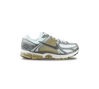 Nike FJ4151-006 Zoom Vomero 5 Hombre MTLC Pewter/Medium Ash-Parachute Beige EU 45.5