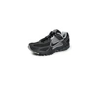 NIKE Men's Zoom Vomero 5Sneaker
