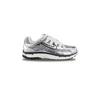 NIKE P-6000, Sneaker Hombre, Vela Plateada Metalizada y Plateada, 42 EU